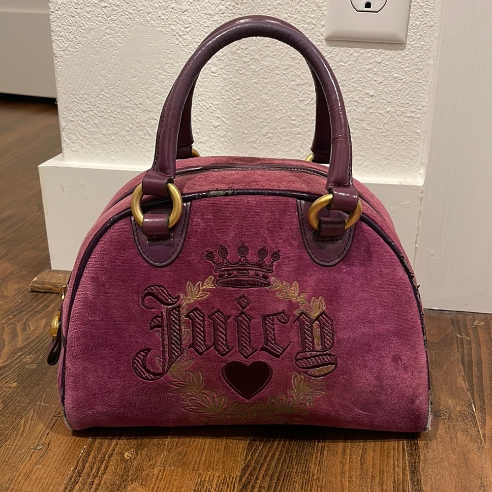 JUICY COUTURE VELOUR PATENT PURPLE EGGPLANT BOWLER PURSE ZIP TOP HANDBAG Y2K